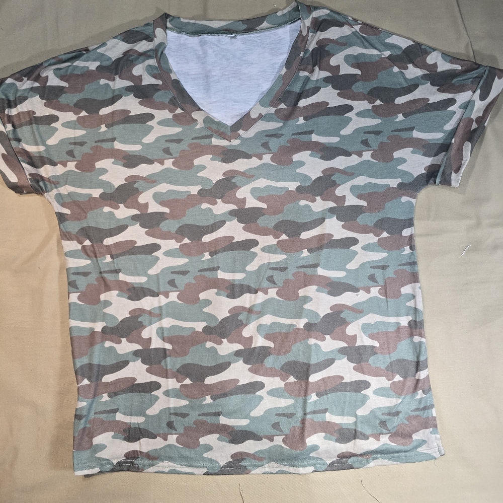Women Camouflage V Neck Top Size XL